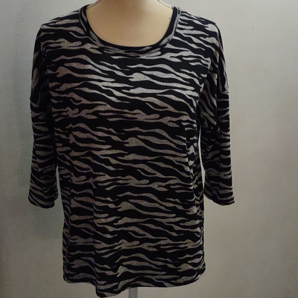Stitch Wurks Women's Size S Top Black Gray Zebra print 3/4‎ sleeve machine wash